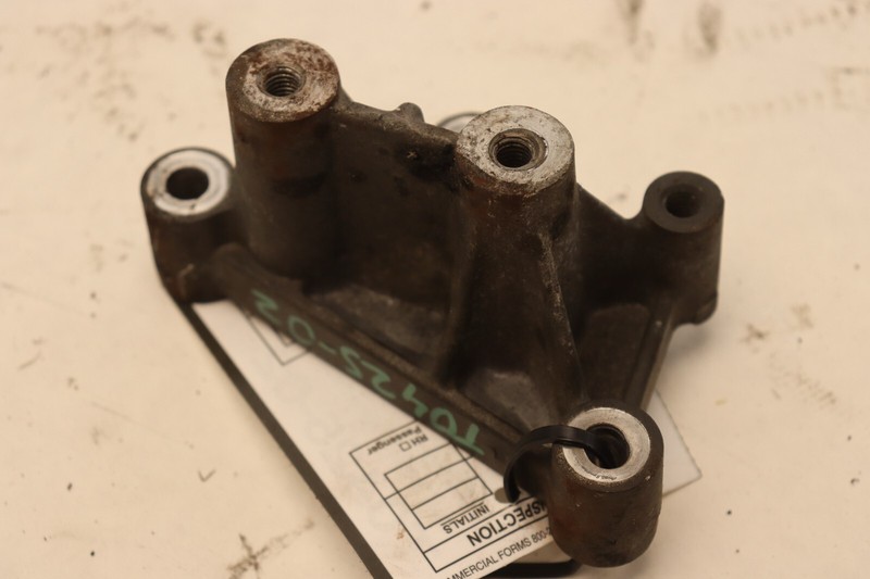 2013-2020 KENWORTH T680 PACCAR MX-13 ENGINE BRACKET SUPPORT 1885765 OEM