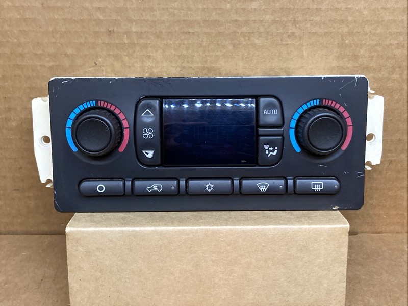 2003-2004 Tahoe Yukon Escalade Dash Digital Climate Temp Temperature Control OEM