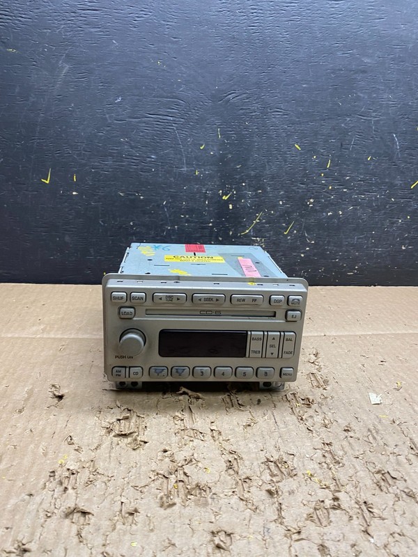 2003Lincoln Navigator Radio Stereo 6 CD Player AM/FMV7332DG