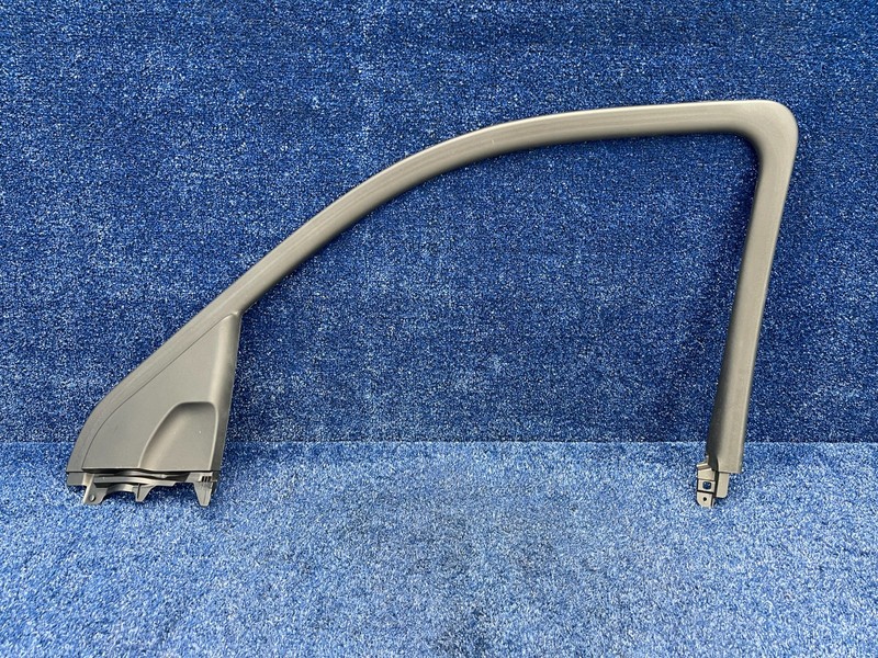 2014-2018 GMC Sierra 1500 Front Right Passenger Door Window Trim Molding OEM