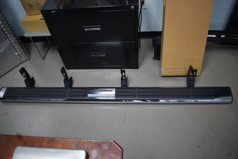 2007-2018 GMC SIERRA SIDE DOOR STEP LEFT SIDE FACTORY OEM