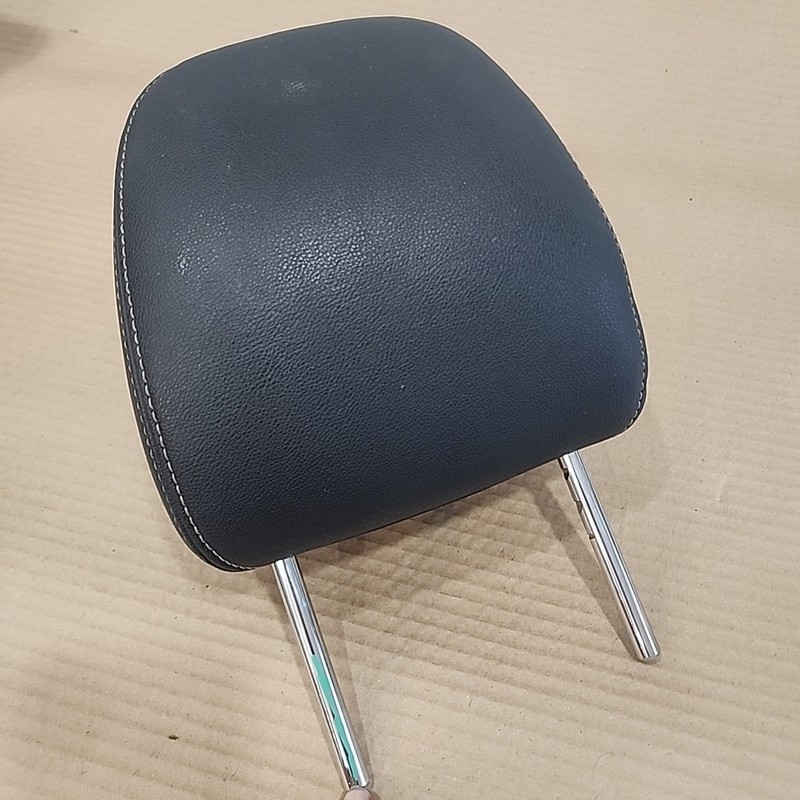 2015 - 20 Toyota Seinna 2rd Left OR Right Headrest Black Leather OEM SE Trim