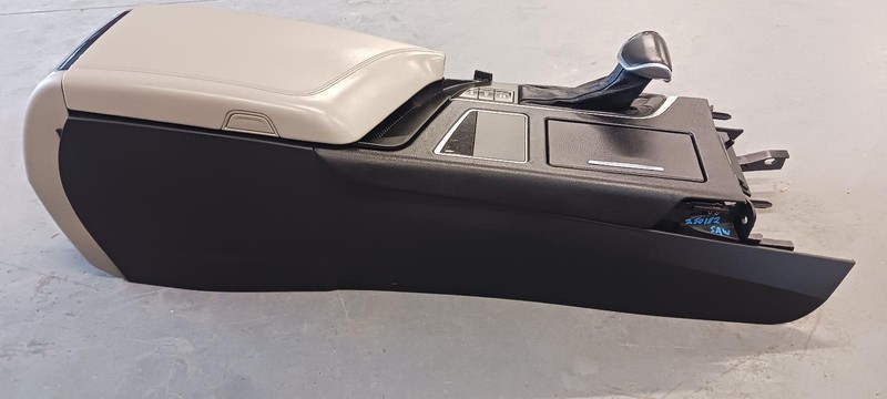 16-'19 CADILLAC CT6 Front Floor Console OEM Trim Code HKX