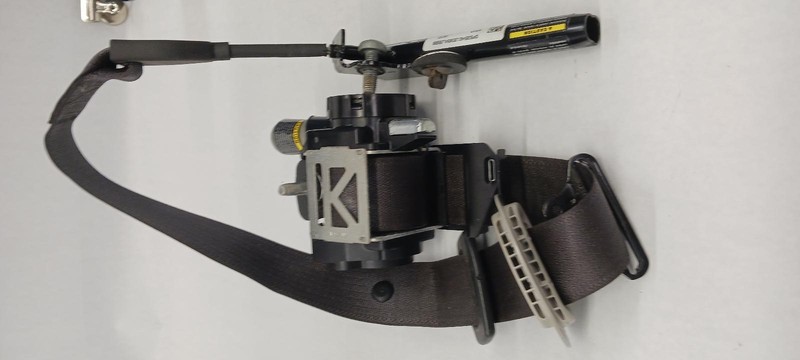 2014 LINCOLN MKZ Front Seat Belt driver retractor OEM 13 14