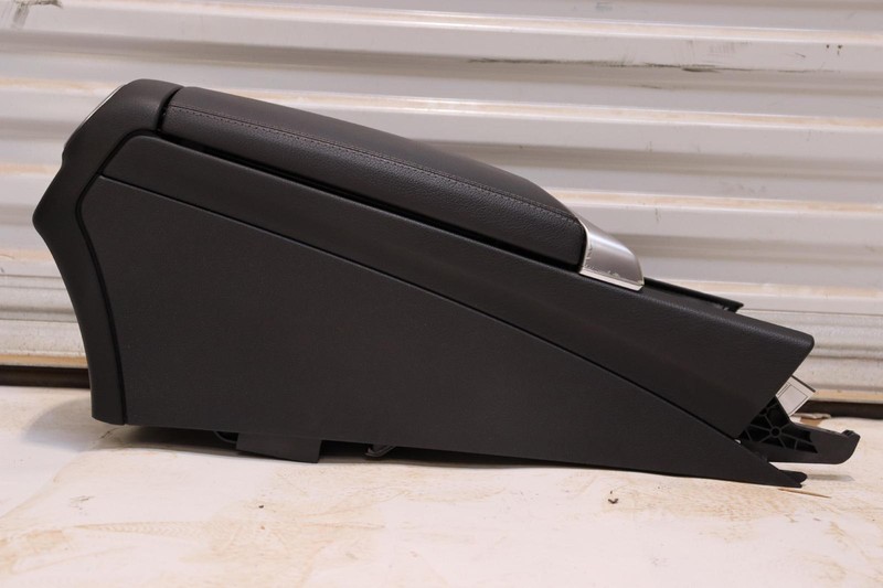 2015-2023 MERCEDES C-CLASS C300 W205 SEDAN CENTER CONSOLE COMPARTMENT OEM