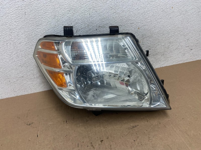 2008 to 2012 Nissan Pathfinder Halogen Headlight Right Passenger AE6021 DW