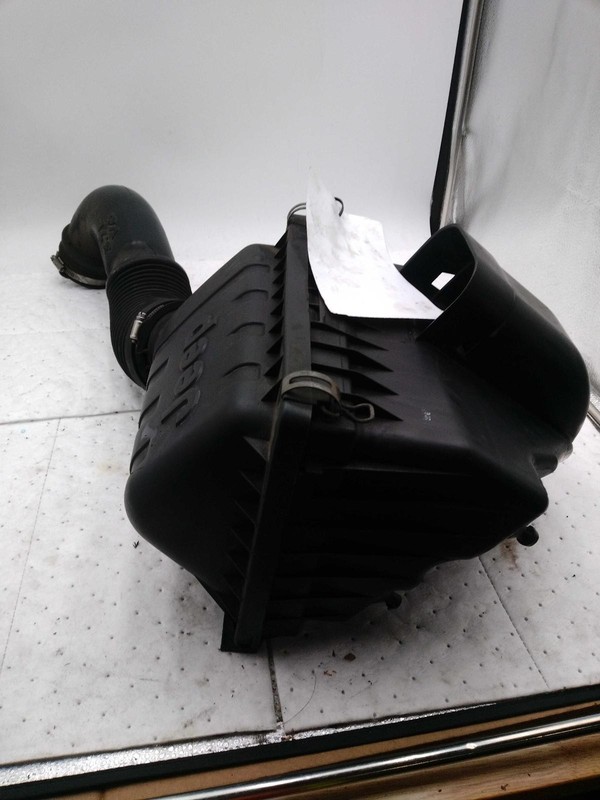 2005 Jeep Liberty Air Cleaner Assembly OEM 3.7L Black 142K Miles 53013727AA
