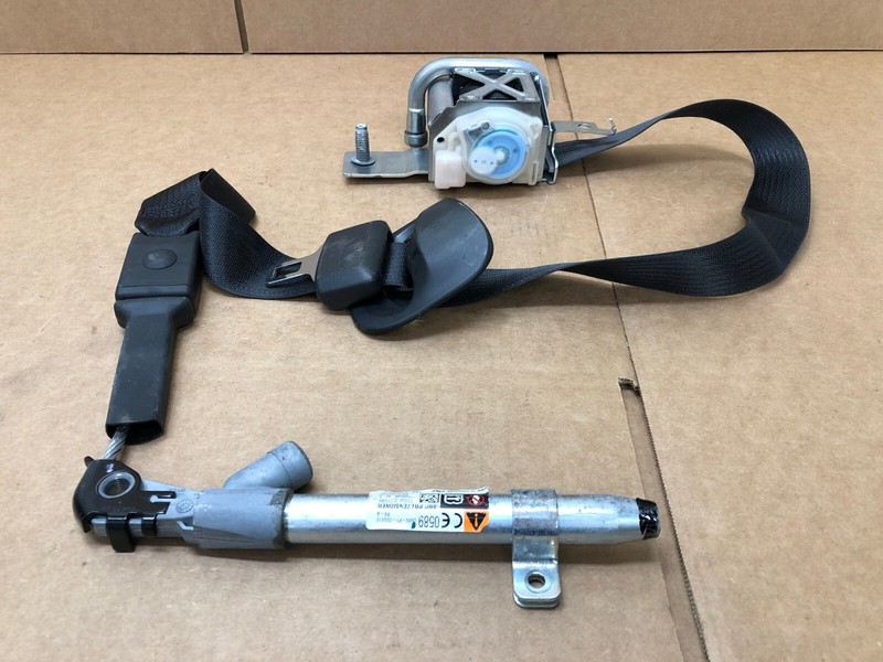 2012-2016 Tesla Model S Front Right Pass Seatbelt Retractor W/Tensioner OEM BTP1