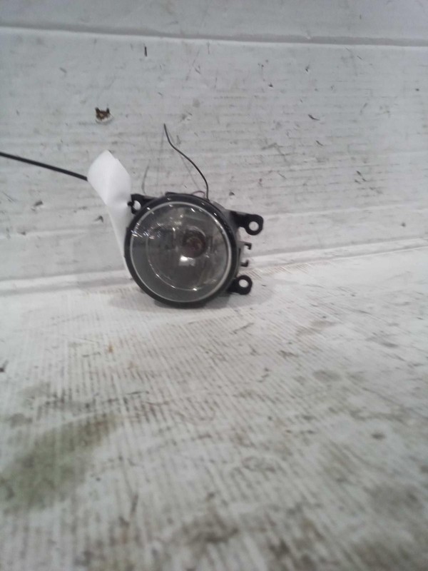 2011 Subaru Legacy Right Fog Light Assembly Silver OEM 273050 130K Miles