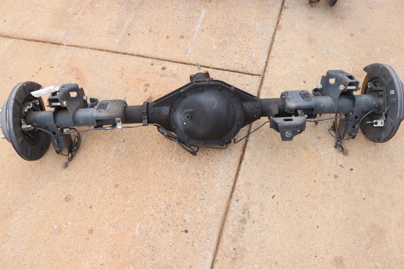 2015-2020 CHEVY TAHOE 4X2 REAR AXLE ASSEMBLY 3.42 RATIO 9-1/2" RING GEAR OEM