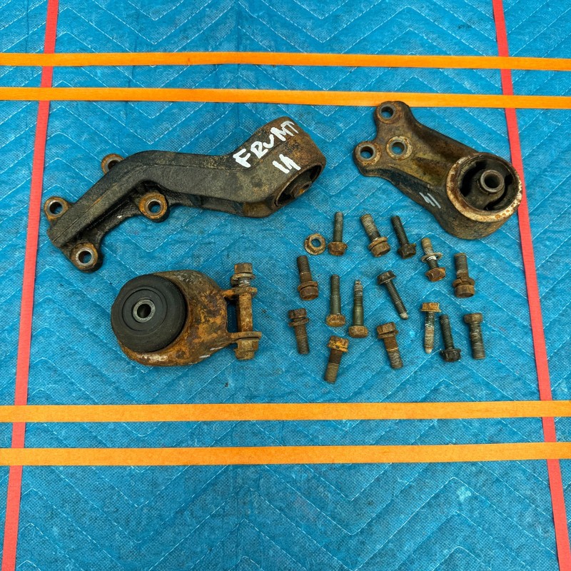 1989–1997 Geo Tracker Front Differential Mount Bracket Set OEM