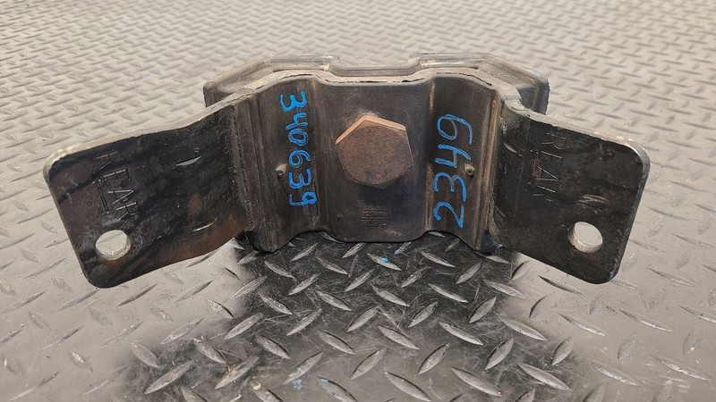05-06 Lincoln Navigator 4x4 Transmission Mount OEM 5L7Z-6068-BA
