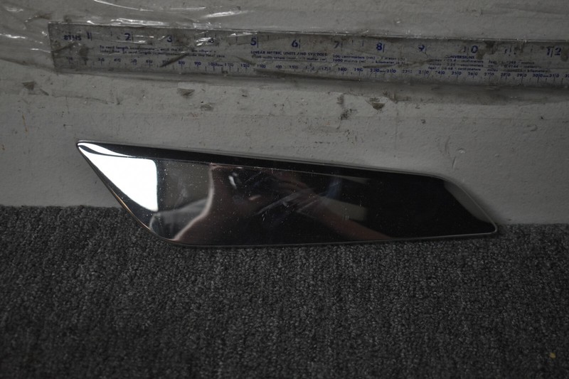 2017-2020 BMW 530I FENDER AIR DUCT MOLDING FACTORY OEM
