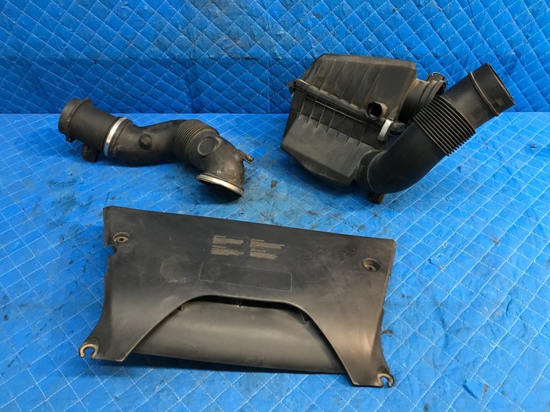 2002 BMW X5 3.0L AIR CLEANER FILTER HOUSING BOX /AIR INTAKE RESONATOR OEM