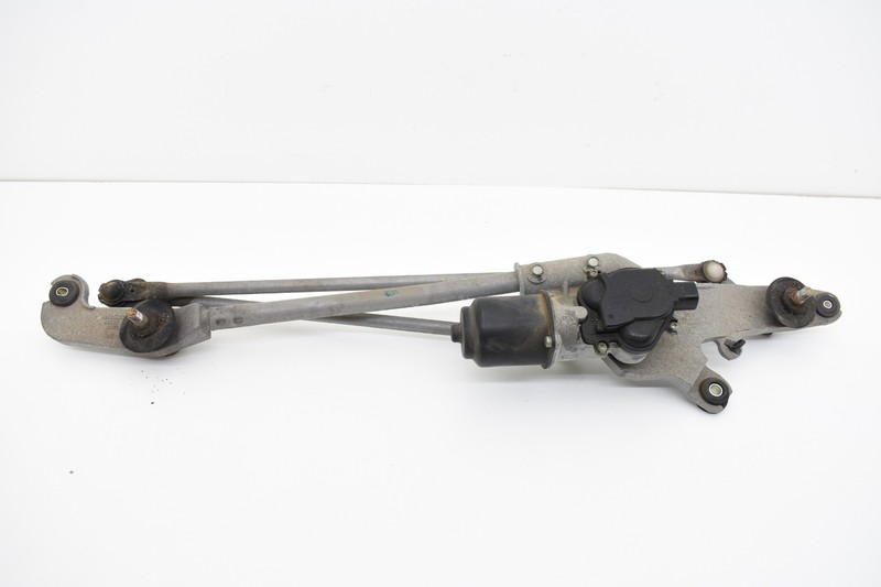 2006 Nissan 350Z Front Windshield Wiper Linkage Assembly With Motor OEM KW43