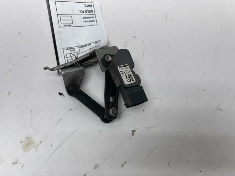 2018-2021 VOLVO XC60 REAR RIGHT SIDE HEADLIGHT LEVEL HEIGHT CONTROL SENSOR OEM
