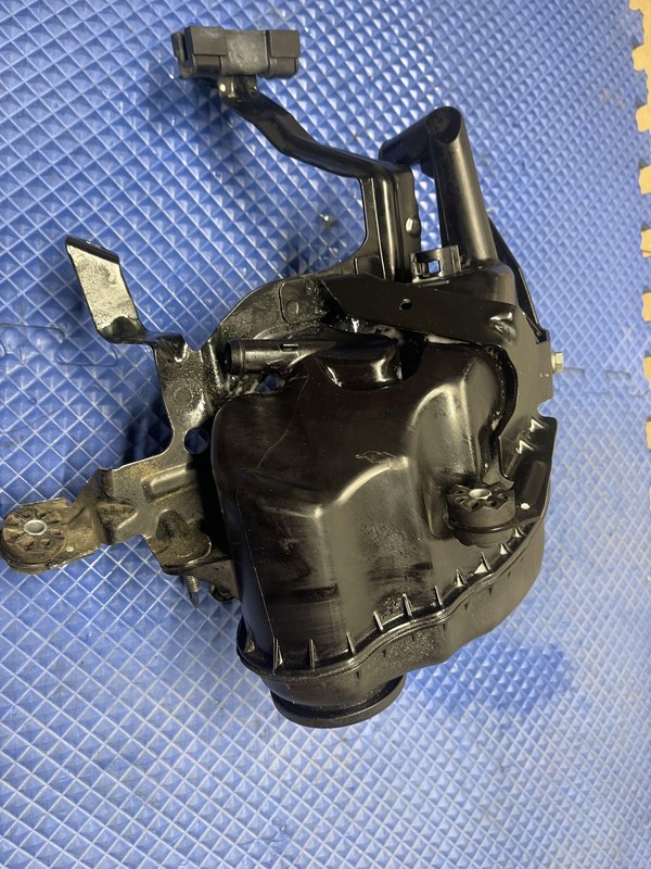 BMW F10 F02 F13 N63 ENGINE RADIATOR COOLING WATER RESERVOIR TANK BOTTLE OEM