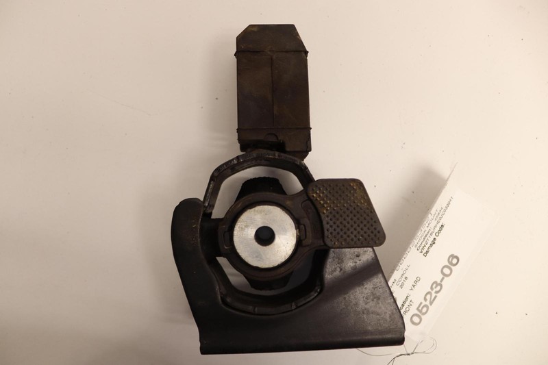 2014-2019 TOYOTA COROLLA 1.8L A/T CVT FRONT ENGINE MOTOR MOUNT SUPPORT OEM
