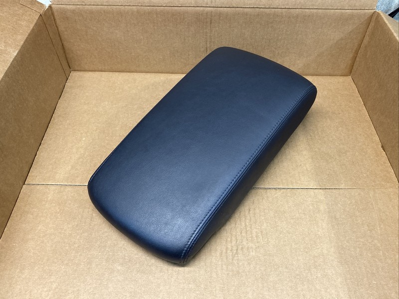 2011-2012 Toyota Avalon Center Console Lid Sliding Arm Rest Armrest Black