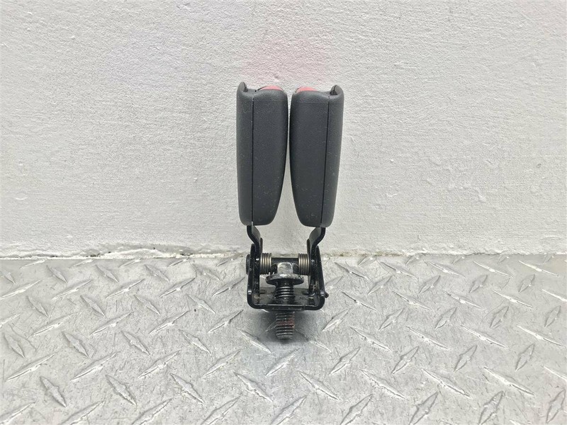 04-06 VOLVO 80 SERIES PASSENGER/CENTER REAR BUCKLE ASSEMBLY GREY OEM