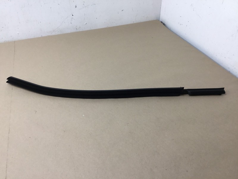 Bentley Bentayga 2019 Front Left Door Window Belt Seal Weather Strip 16-20 :Y