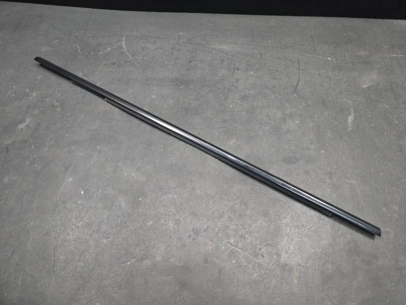 Rear Right Door Window Belt Molding 2018 Range Rover Velar LR111474 2019 - 2022