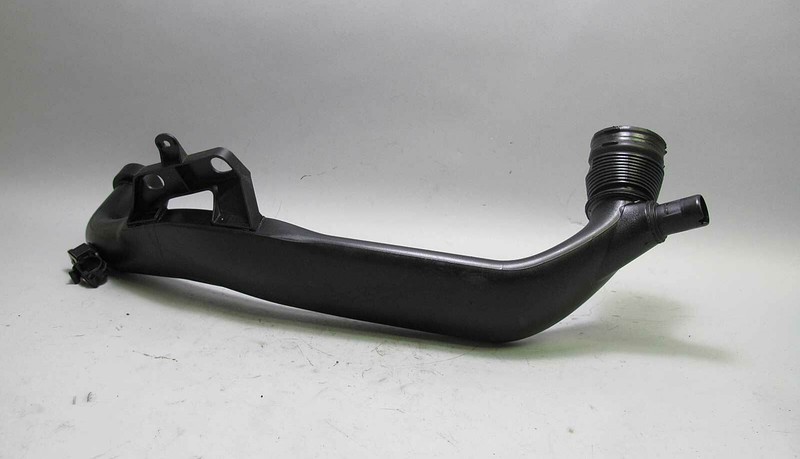 2008-2010 BMW E60 E61 535i 535xi Front Plastic Air Intake Duct OEM USED 7600002