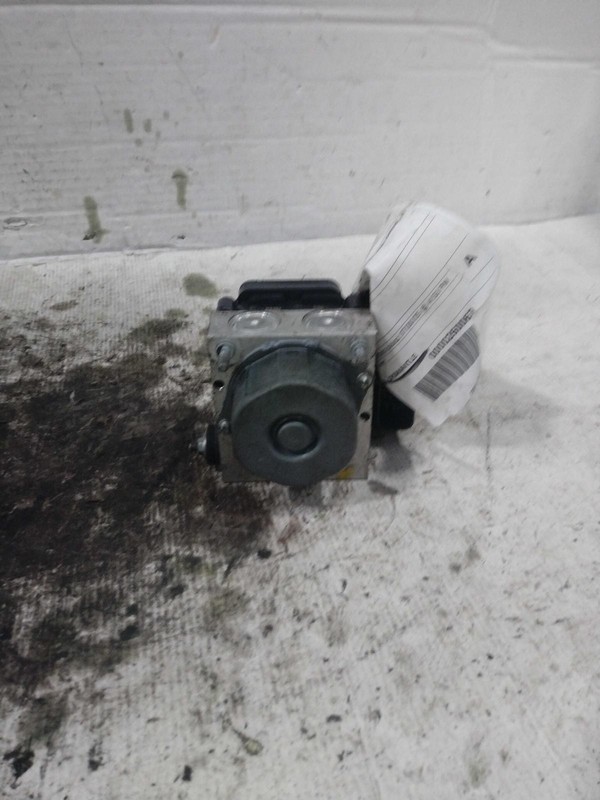 2015 Nissan Sentra ABS Pump & Motor Assembly OEM 476609AN2A Silver 110K Miles