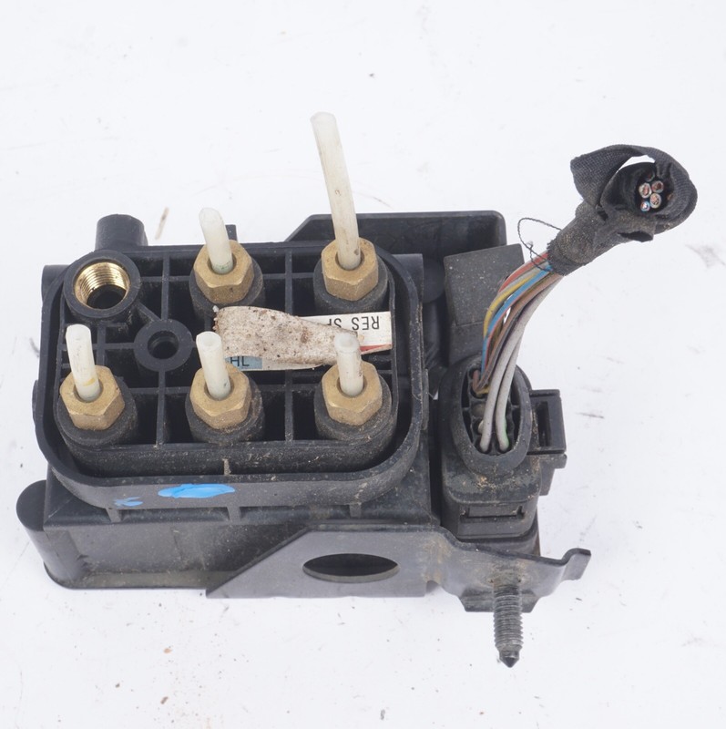 07-13 Mercedes S550 W221 RWD AIR SUSPENSION VALVE BLOCK 2513200058OEM