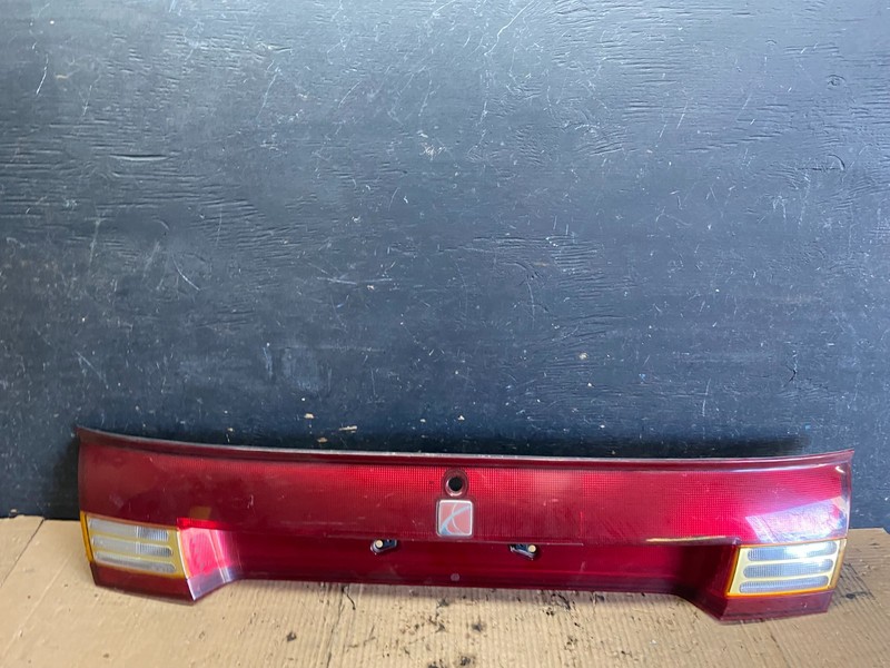 1997-2000 Saturn SC1 SC2 Coupe Center Trunk Finish Tail Light OEM Q0372 DG