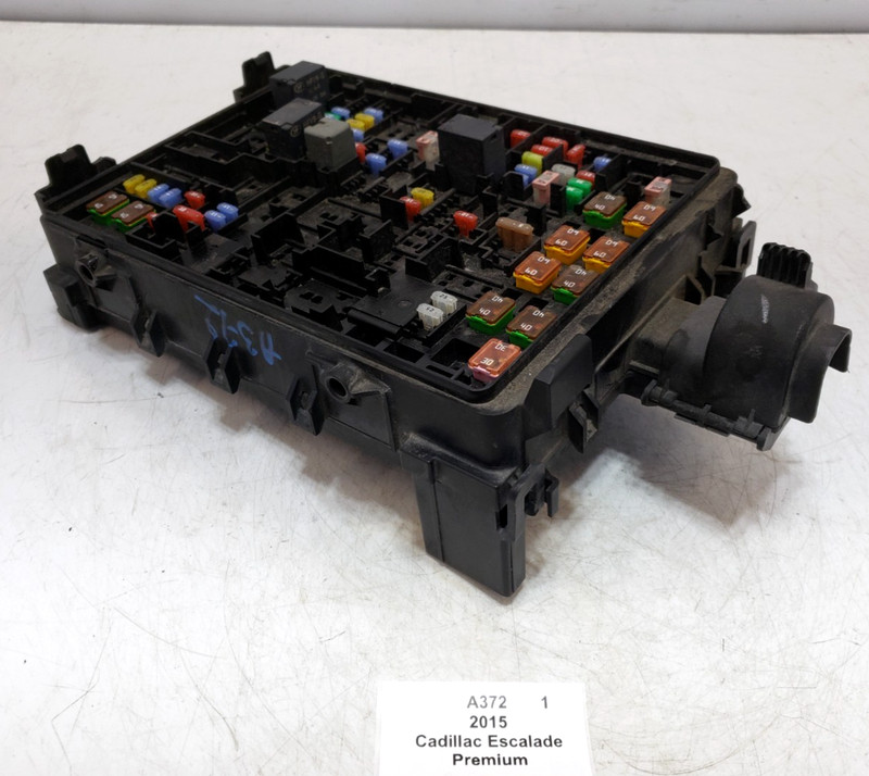 ✅ 2015-2020 OEM Cadillac Escalade Engine Fuse Box Junction Block