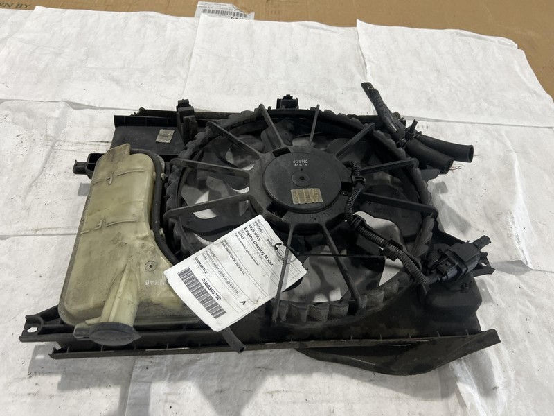 2015 KIA Soul Engine Cooling Fan Motor OEM 25380B2000 Green 147K Miles