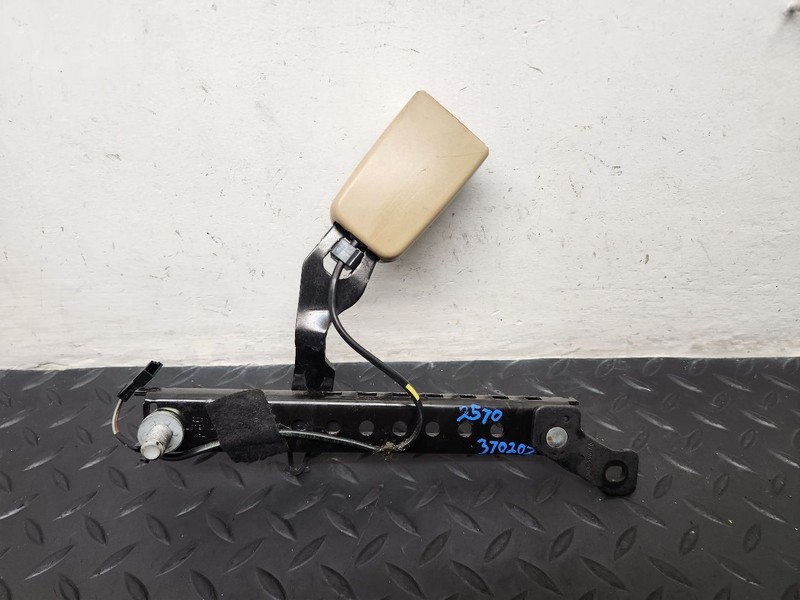 07-13 Mercedes-Benz S-Class Rear Left Driver Seat Belt Buckle Tan OEM 2218602369