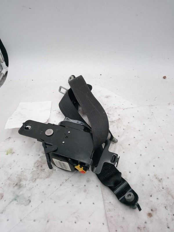 2014 Chrysler 300 OEM Black Seat Belt Driver Side Buckle 180K Miles
