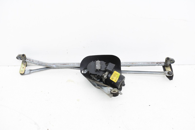 2005 Mini Cooper S R53 Windshield Wiper Transmission Linkage With Motor OEM KW76