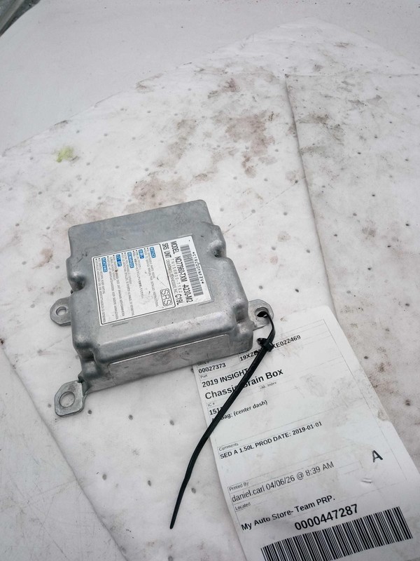 Used Air Bag Module fits: 2019 Honda Insight Air Bag center dash Grade B