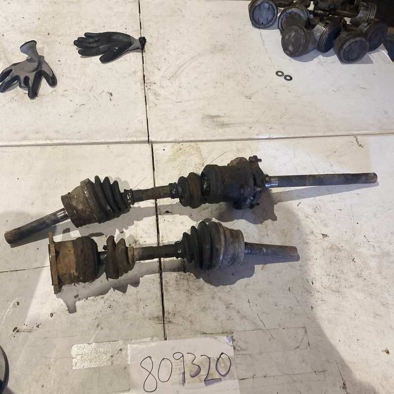 1990-1995 Nissan Pathfinder Front Passenger Driver Axle Set 4x4 3.0L