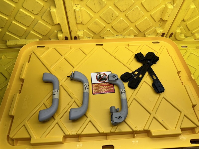 2012HYUNDAI SONATASE FRONT LEFT OR RIGHT ROOF GRAB HANDLE BRACKET OEM