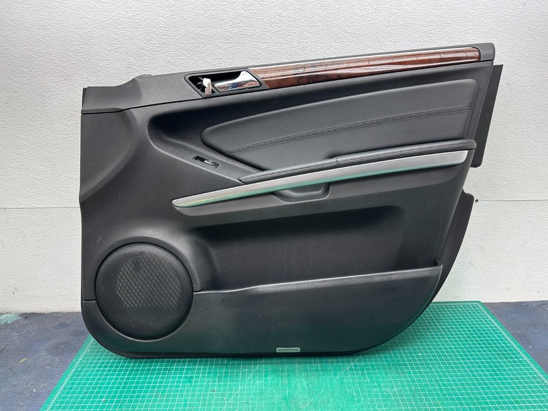 09-11 Mercedes ML350 GL450 FRONT RIGHT PASSENGER INTERIOR DOOR PANEL TRIM OEM