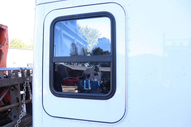 2013-2023 KENWORTH T680 RIGHT PASSENGER SLEEPER DOOR GLASS T-25-1057-00 OEM