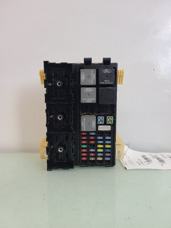 Fuse Box Engine Fits 05-07 FIVE HUNDRED 559967