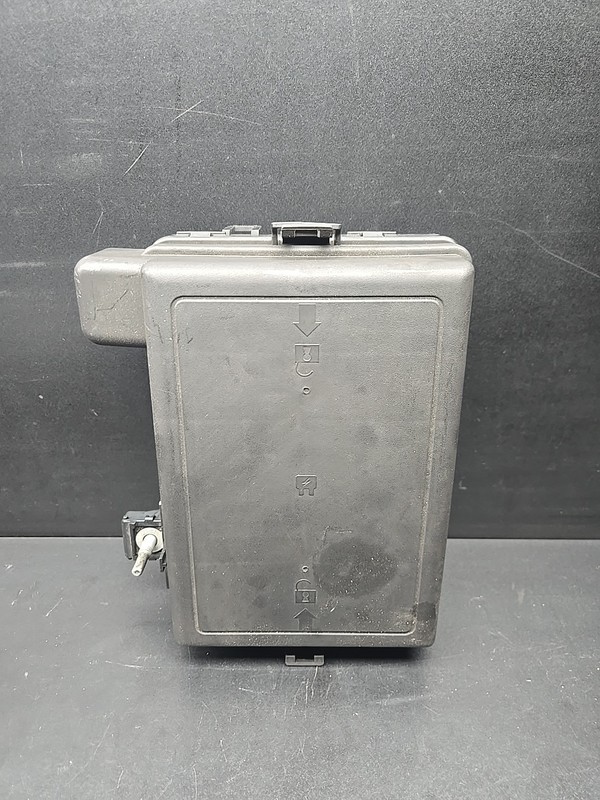 Pontiac Solstice Saturn Sky Engine Bay Fuse Box 2.4L 4 Cylinder Fits 2007-2009