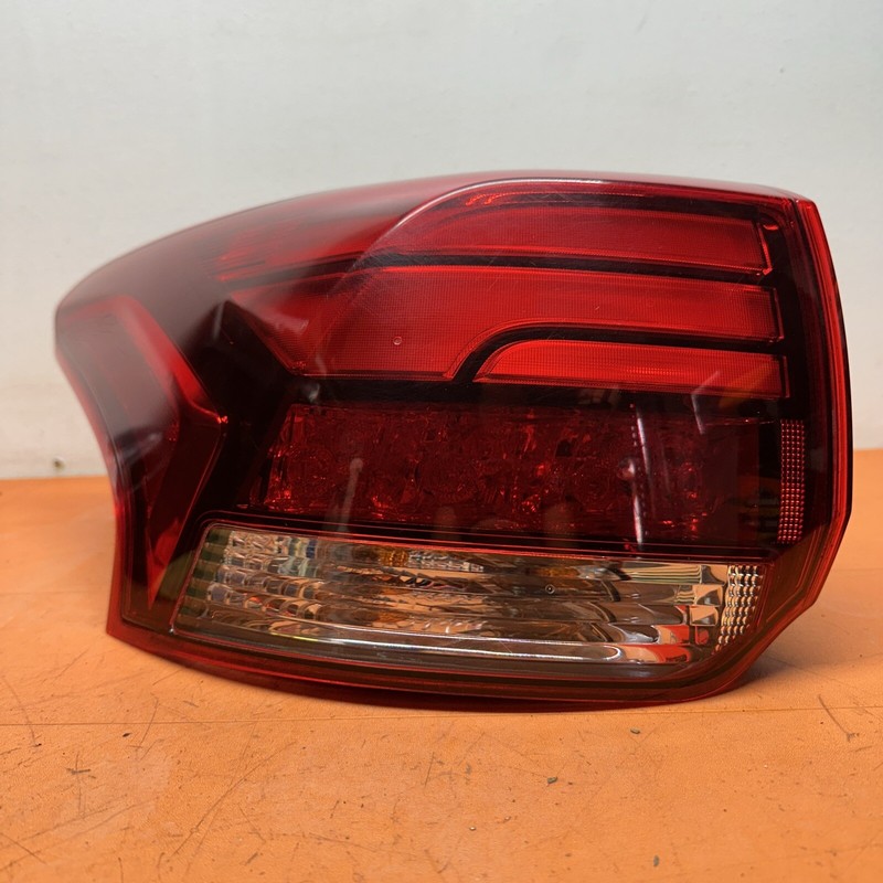 2016 - 2019 MITSUBISHI OUTLANDER LEFT TAILLIGHT HALOGEN LED OEM LH DRIVER SIDE