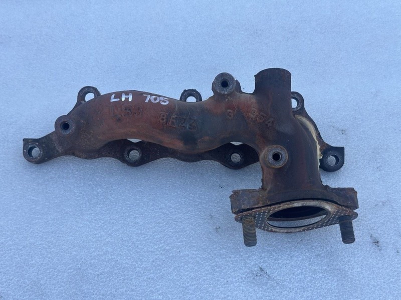 1999-2003 MITSUBISHI MONTERO SPORT LEFT ENGINE EXHAUST MANIFOLD 6 CYL MR450954
