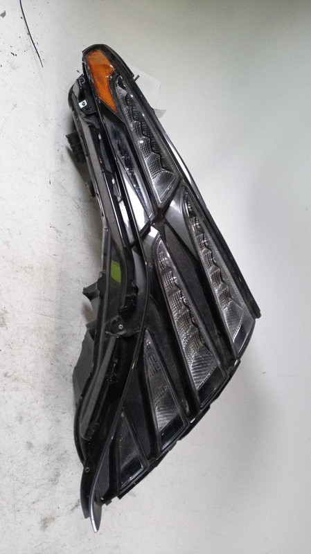 2022 Hyundai Tucson Right Headlight Assembly Black Used Minor Scuffs 64000mi