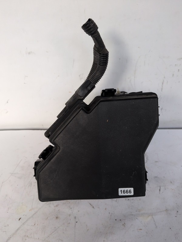 2007-11 Honda CR-V (2.4L / EX / 4WD) Engine Fuse Box PN: 38250SWA013
