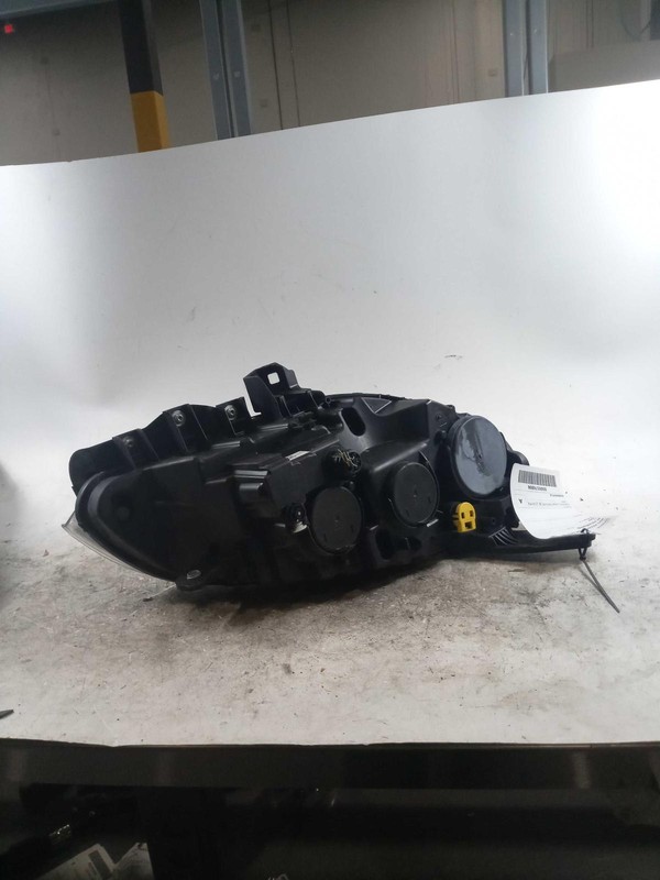 2021 RAM ProMaster City Right Headlight Assembly Halogen OEM 615539 Used