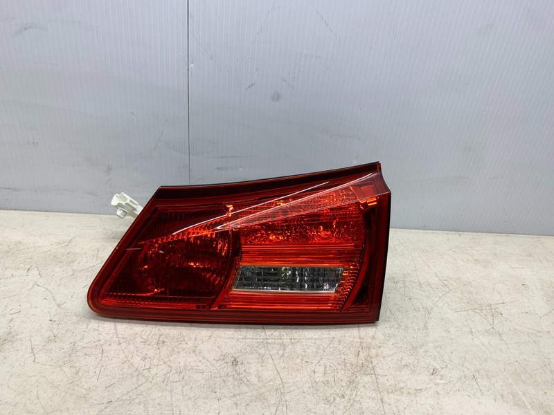 2006-2013 LEXUS IS250 RIGHT REAR INNER TRUNK MOUNTED TAILLIGHT LAMP OEM