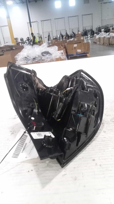 2019 GMC Terrain Left Tail Light Assembly Grey OEM 700202 98K Miles