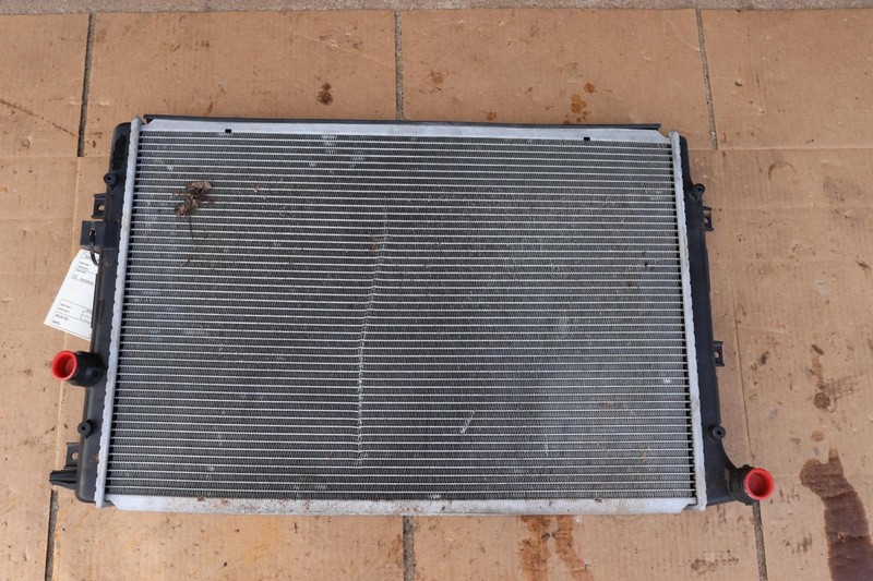 2009-2018 VOLKSWAGEN VW TIGUAN 2.0L ENGINE COOLING RADIATOR OEM